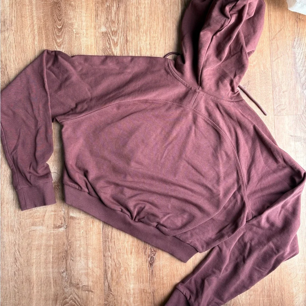 Gymshark Women's Maroon Cropped Hoodie - Picture 5 of 9